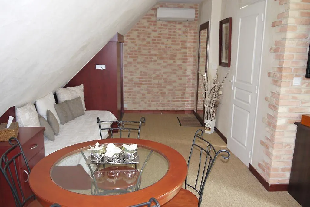 Le Clos De Kerhouil Saint Anne-dʼAuray Bed & Breakfast